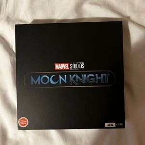 Marvel Black Collectible Box Moon Knight pin set